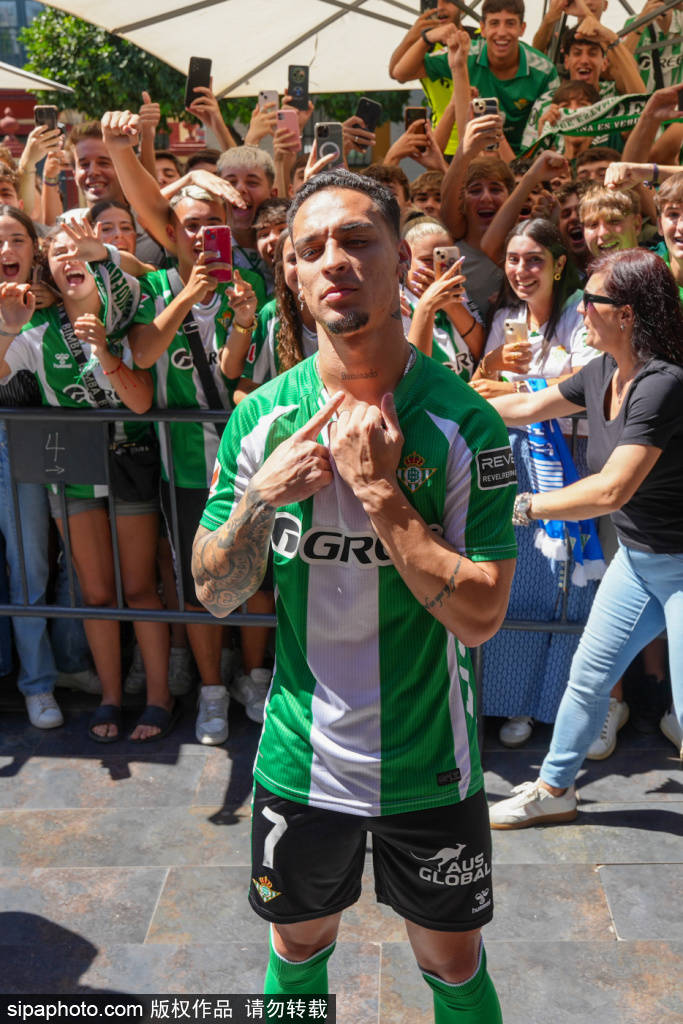 巴尔韦德客串右后卫！皇马对阵利物浦的战术调整与伤病影响